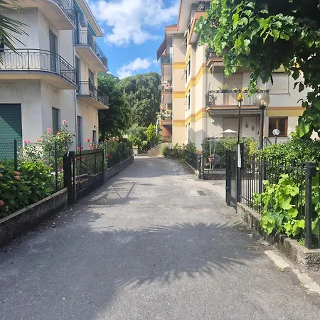 Apartment Close To Golf Executive With Balcony *